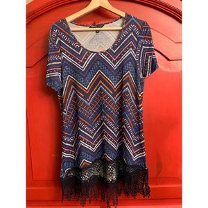 Signature studio Size Medium Navy Chevron Lace Fringe Trimmed Shirt Blouse EUC